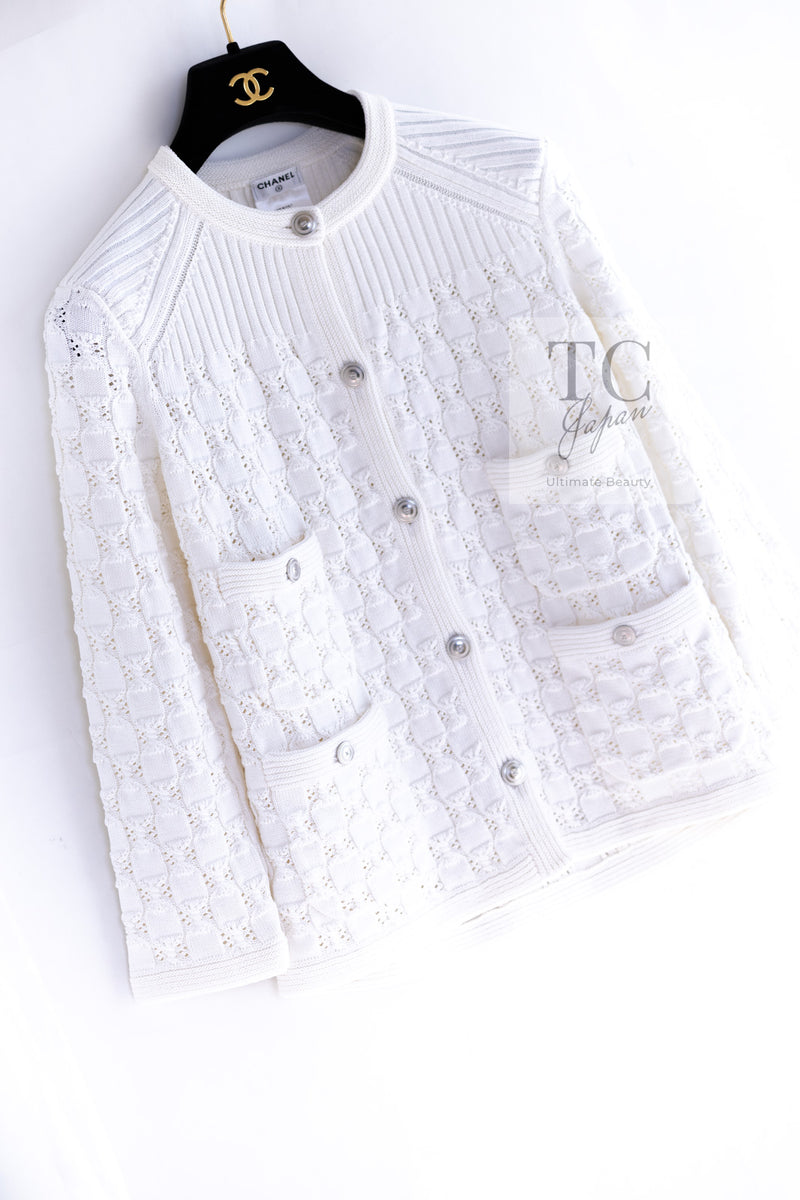 CHANEL 14S White Ivory Silver CC Logo Buttons Knit Cardigan 36 シャネル ホワイト アイボリー シルバー CC ロゴ ココ ボタン ニット カーディガン 即発
