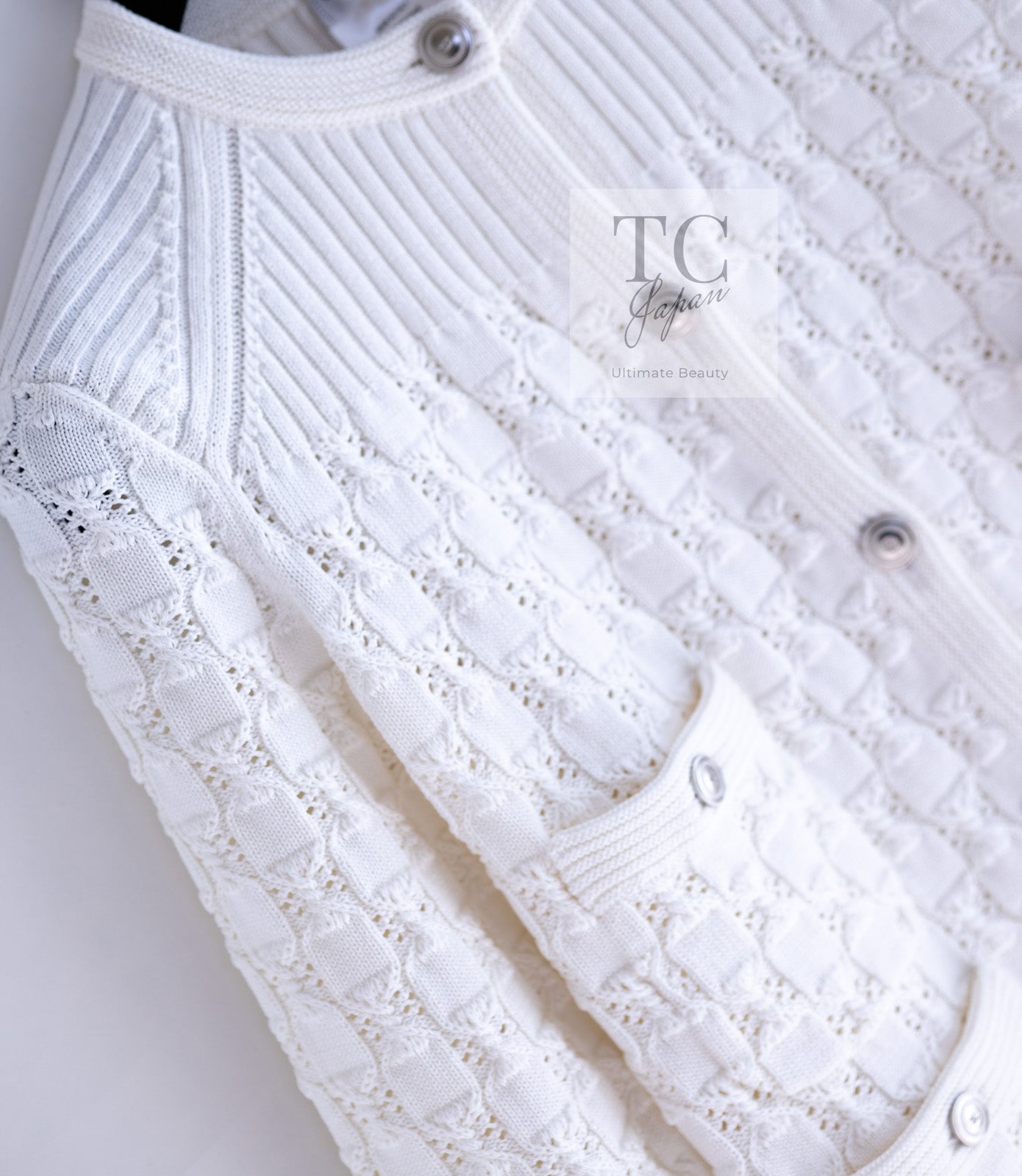シャネル カーディガン CHANEL ホワイト アイボリー シルバー CC ロゴ
