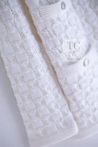 CHANEL 14S White Ivory Silver CC Logo Buttons Knit Cardigan 36 シャネル ホワイト アイボリー シルバー CC ロゴ ココ ボタン ニット カーディガン 即発