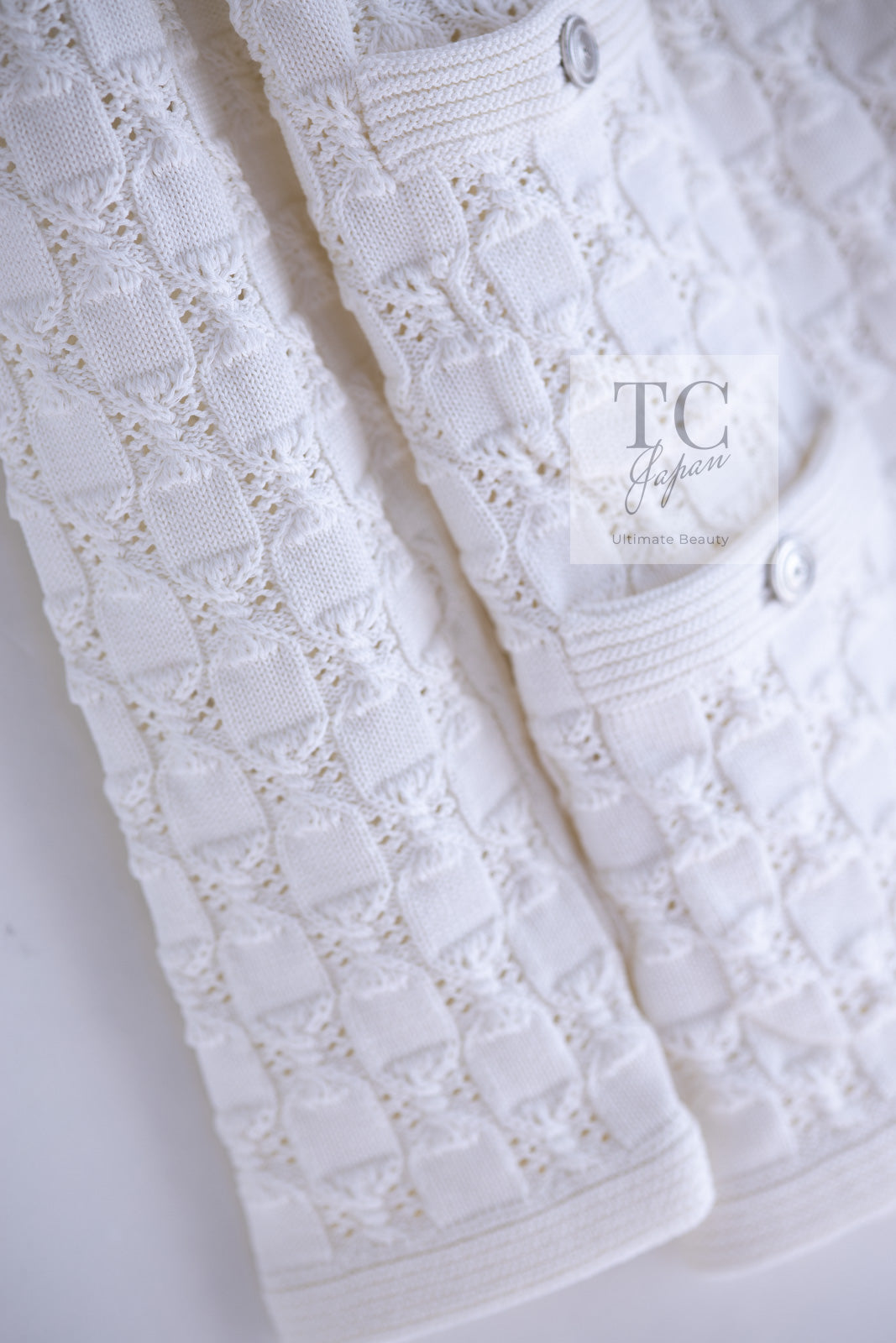 CHANEL 14S White Ivory Silver CC Logo Buttons Knit Cardigan 36 シャネル ホワイト アイボリー シルバー CC ロゴ ココ ボタン ニット カーディガン 即発