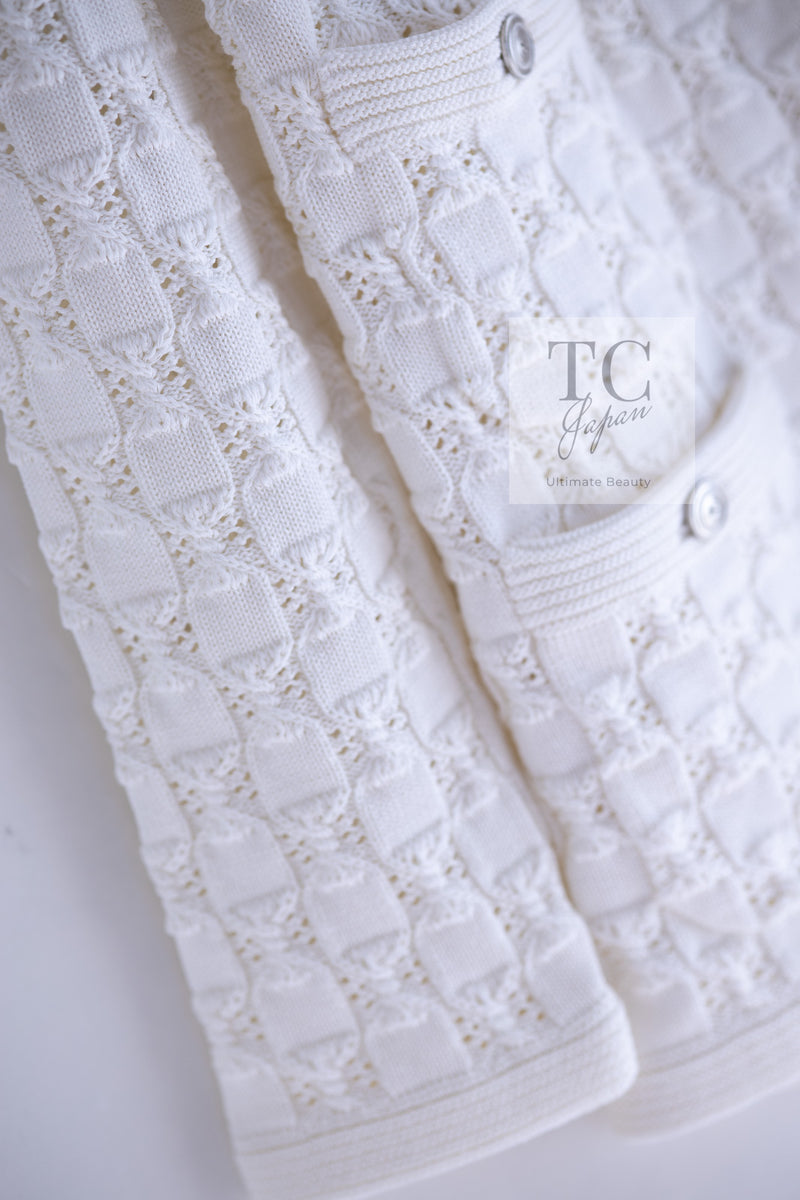 CHANEL 14S White Ivory Silver CC Logo Buttons Knit Cardigan 36 シャネル ホワイト アイボリー シルバー CC ロゴ ココ ボタン ニット カーディガン 即発