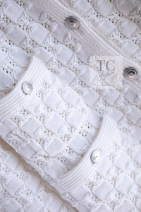 CHANEL 14S White Ivory Silver CC Logo Buttons Knit Cardigan 36 シャネル ホワイト アイボリー シルバー CC ロゴ ココ ボタン ニット カーディガン 即発