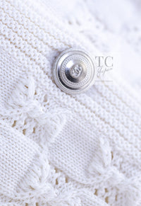 CHANEL 14S White Ivory Silver CC Logo Buttons Knit Cardigan 36 シャネル ホワイト アイボリー シルバー CC ロゴ ココ ボタン ニット カーディガン 即発
