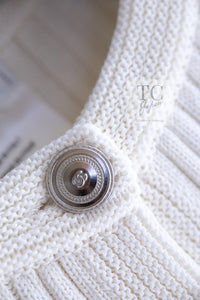 CHANEL 14S White Ivory Silver CC Logo Buttons Knit Cardigan 36 シャネル ホワイト アイボリー シルバー CC ロゴ ココ ボタン ニット カーディガン 即発