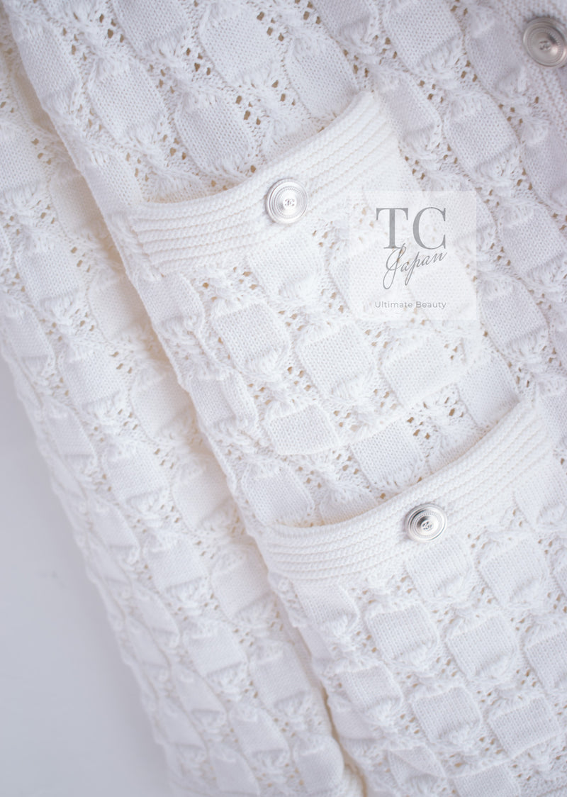 CHANEL 14S White Ivory Silver CC Logo Buttons Knit Cardigan 36 シャネル ホワイト アイボリー シルバー CC ロゴ ココ ボタン ニット カーディガン 即発