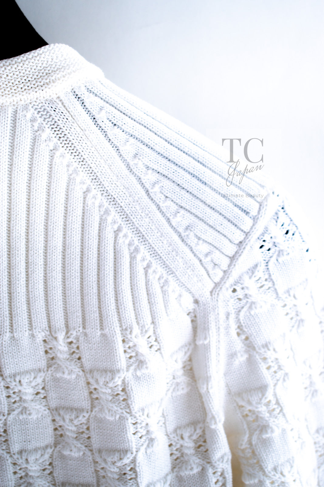 CHANEL 14S White Ivory Silver CC Logo Buttons Knit Cardigan 36 シャネル ホワイト アイボリー シルバー CC ロゴ ココ ボタン ニット カーディガン 即発