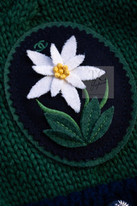 CHANEL 15PF Green Blue Flower Patch Wool Knit Cardigan 36 38 シャネル グリーン お花 ワッペン ウール ニット カーディガン 即発