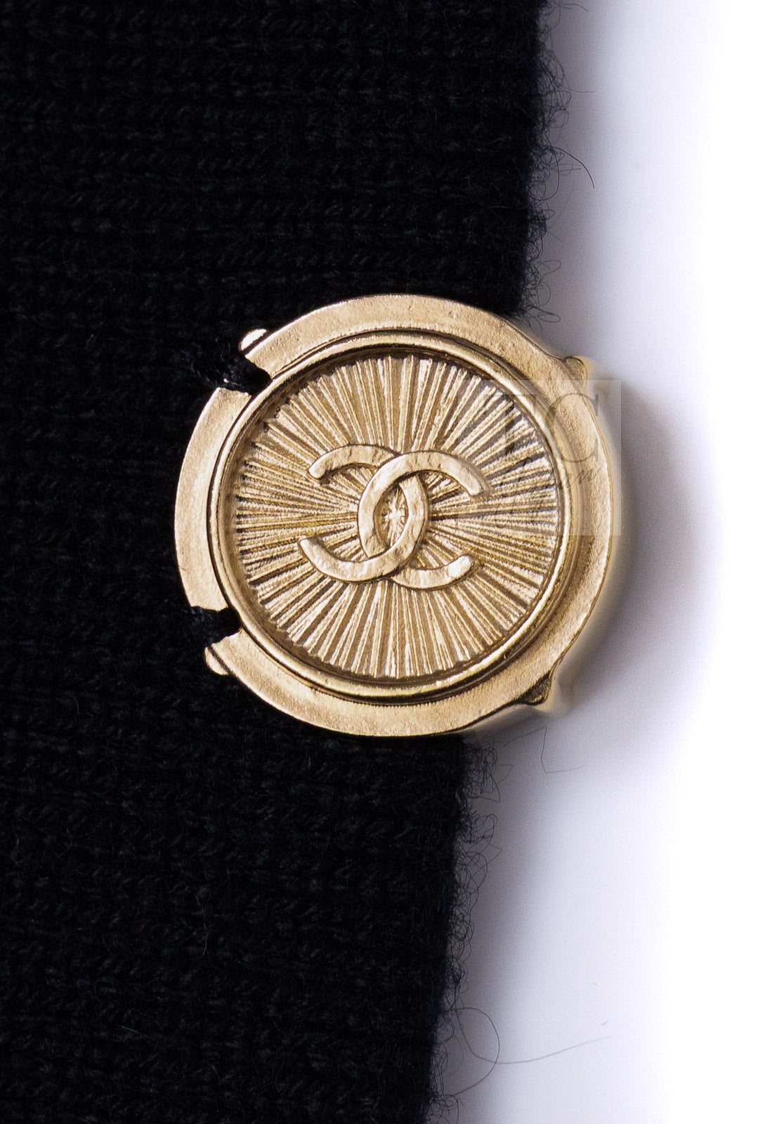 CHANEL black gold cashmere knit CC logo button women's cardigan / シャネル レディース ブラック ゴールド カシミヤ ニット CCロゴ ボタン カーディガン