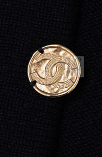 CHANEL black gold cashmere knit CC logo button women's cardigan / シャネル レディース ブラック ゴールド カシミヤ ニット CCロゴ ボタン カーディガン