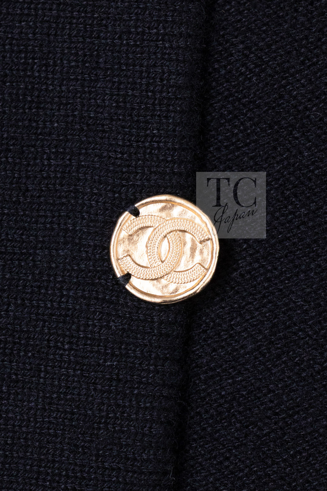 CHANEL black gold cashmere knit CC logo button women's cardigan / シャネル レディース ブラック ゴールド カシミヤ ニット CCロゴ ボタン カーディガン