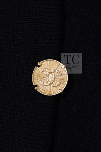 CHANEL black gold cashmere knit CC logo button women's cardigan / シャネル レディース ブラック ゴールド カシミヤ ニット CCロゴ ボタン カーディガン
