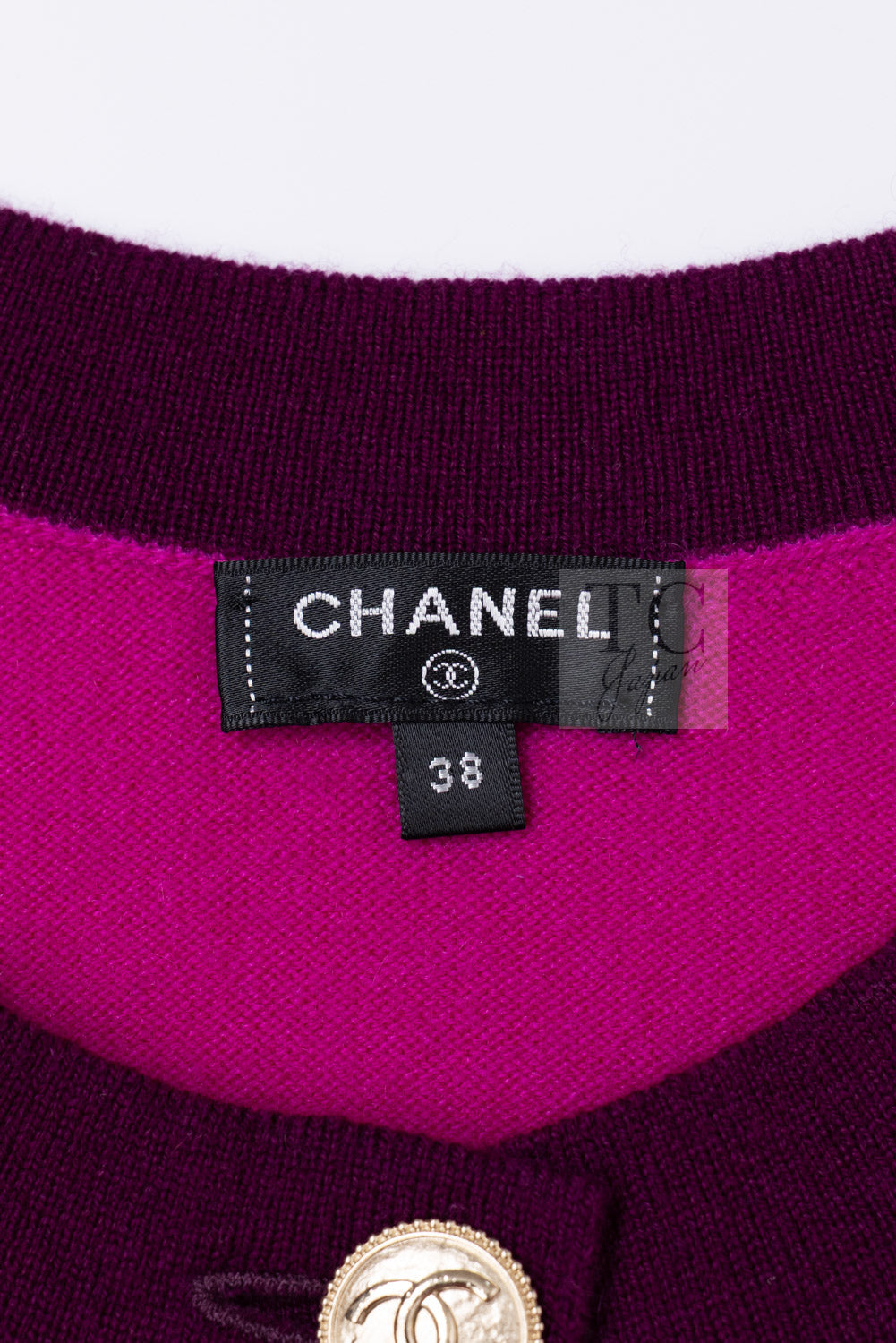 CHANEL 20PF Plum Burgundy Bicolor CC Logo Button Cashmere Knit Cardigan 38 8