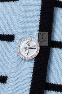 シャネル カーディガン CHANEL 25S 水色 ライトブルー ブラック ストライプ バイカラー カシミヤ ニット ジェニー着用 38