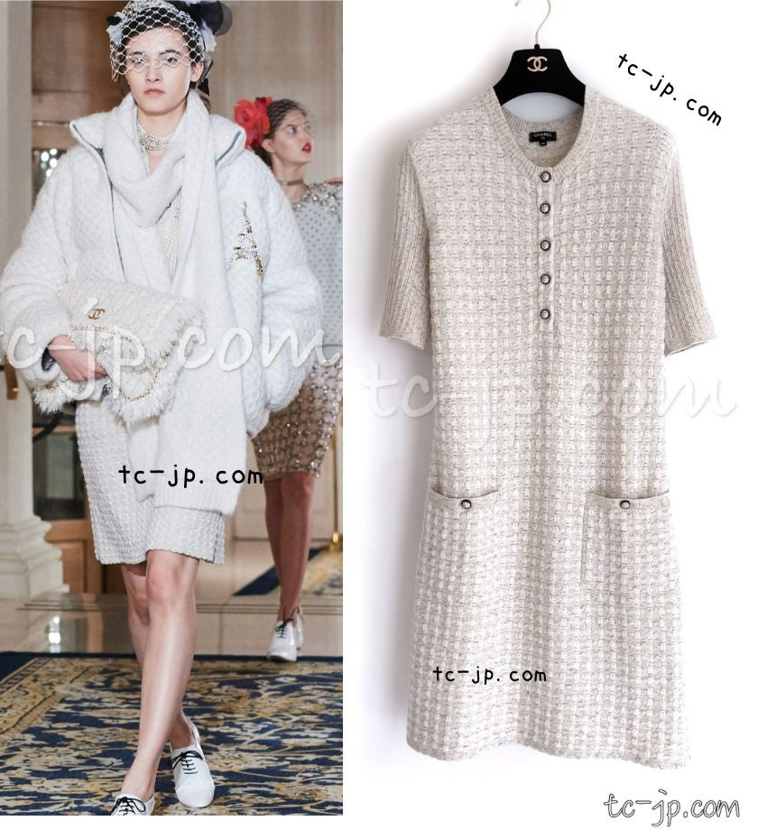 CHANEL 17PF Ivory Gold Metallic Super Soft Stretched Knit Dress Lion CC Button 34 シャネル アイボリー ゴールド ふわふわ ニット ストレッチ ワンピース ライオン CC ボタン 即発