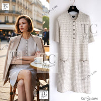 CHANEL 17PF Ivory Gold Metallic Super Soft Stretched Knit Dress Lion CC Button 34 シャネル アイボリー ゴールド ふわふわ ニット ストレッチ ワンピース ライオン CC ボタン 即発