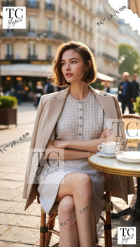 CHANEL 17PF Ivory Gold Metallic Super Soft Stretched Knit Dress Lion CC Button 34 シャネル アイボリー ゴールド ふわふわ ニット ストレッチ ワンピース ライオン CC ボタン 即発