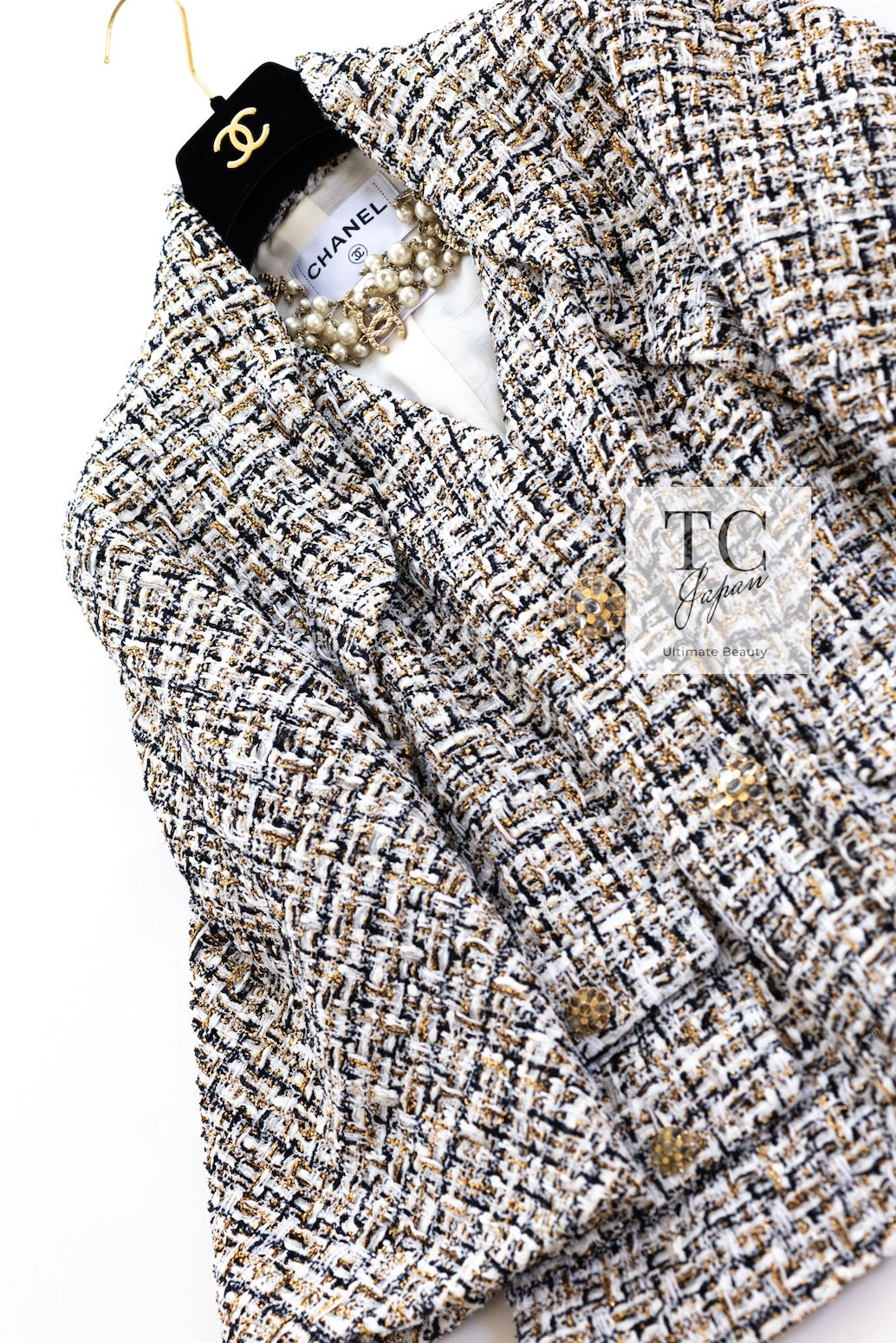 土日限定SALE！美しい✨CHANELジャケット38⭐︎クリポア シャネル ジャケット CHANEL ホワイト ブラック ゴールドメタリック