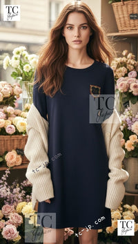 CHANEL 13PF Navy Emblem Wool 100% Stretch Knit Sweater Dress 36 シャネル ネイビー エンブレム ワッペン ウール100% ニット ストレッチ 薄手 セーター ワンピース 即発 - TC JAPAN