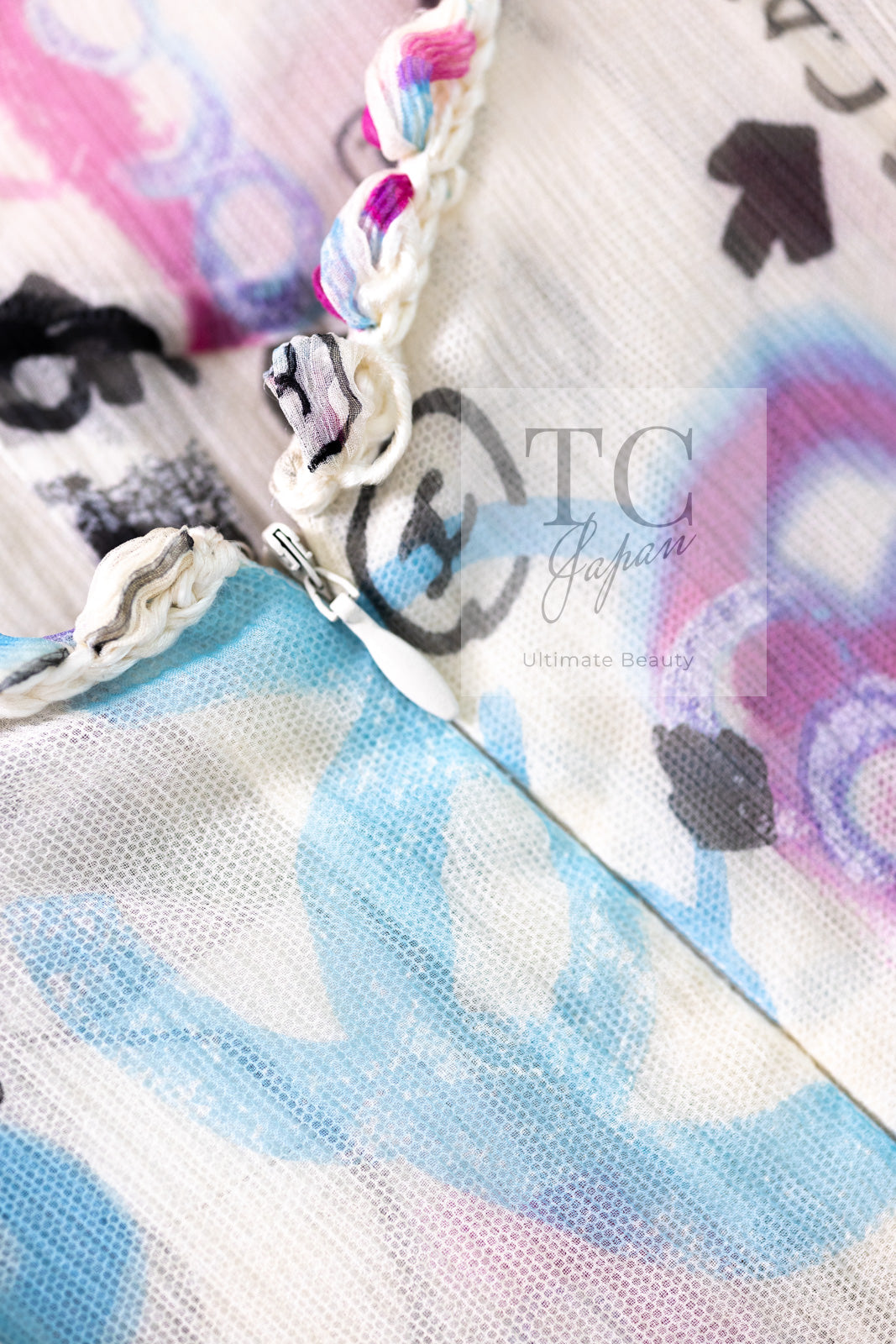 CHANEL 07C White Graffiti CC Logo Tweed Dress 36 シャネル ホワイト グラフィティ ロゴ ツイード ワンピース 即発