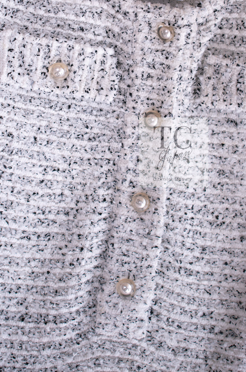 CHANEL 16PS White Gray Sleeveless CC Buttons Stretch Knit Dress 36 シャネル ホワイト グレー ストレッチ ノースリーブ CC ボタン ニット ワンピース 即発