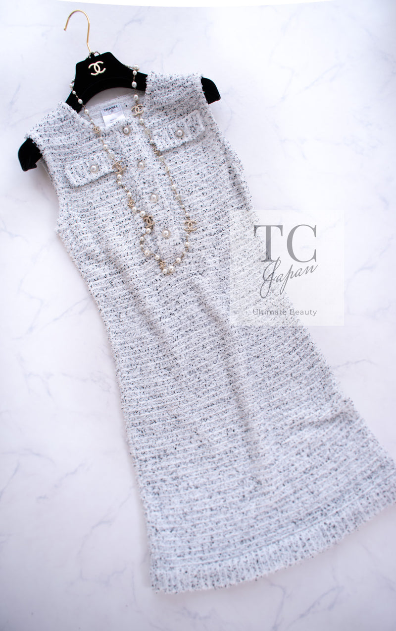 CHANEL 16PS White Gray Sleeveless CC Buttons Stretch Knit Dress 36 シャネル ホワイト グレー ストレッチ ノースリーブ CC ボタン ニット ワンピース 即発