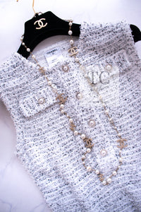 CHANEL 16PS White Gray Sleeveless CC Buttons Stretch Knit Dress 36 シャネル ホワイト グレー ストレッチ ノースリーブ CC ボタン ニット ワンピース 即発