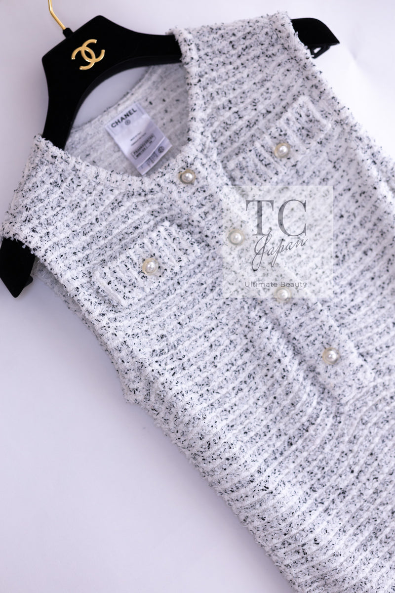 CHANEL 16PS White Gray Sleeveless CC Buttons Stretch Knit Dress 36 シャネル ホワイト グレー ストレッチ ノースリーブ CC ボタン ニット ワンピース 即発
