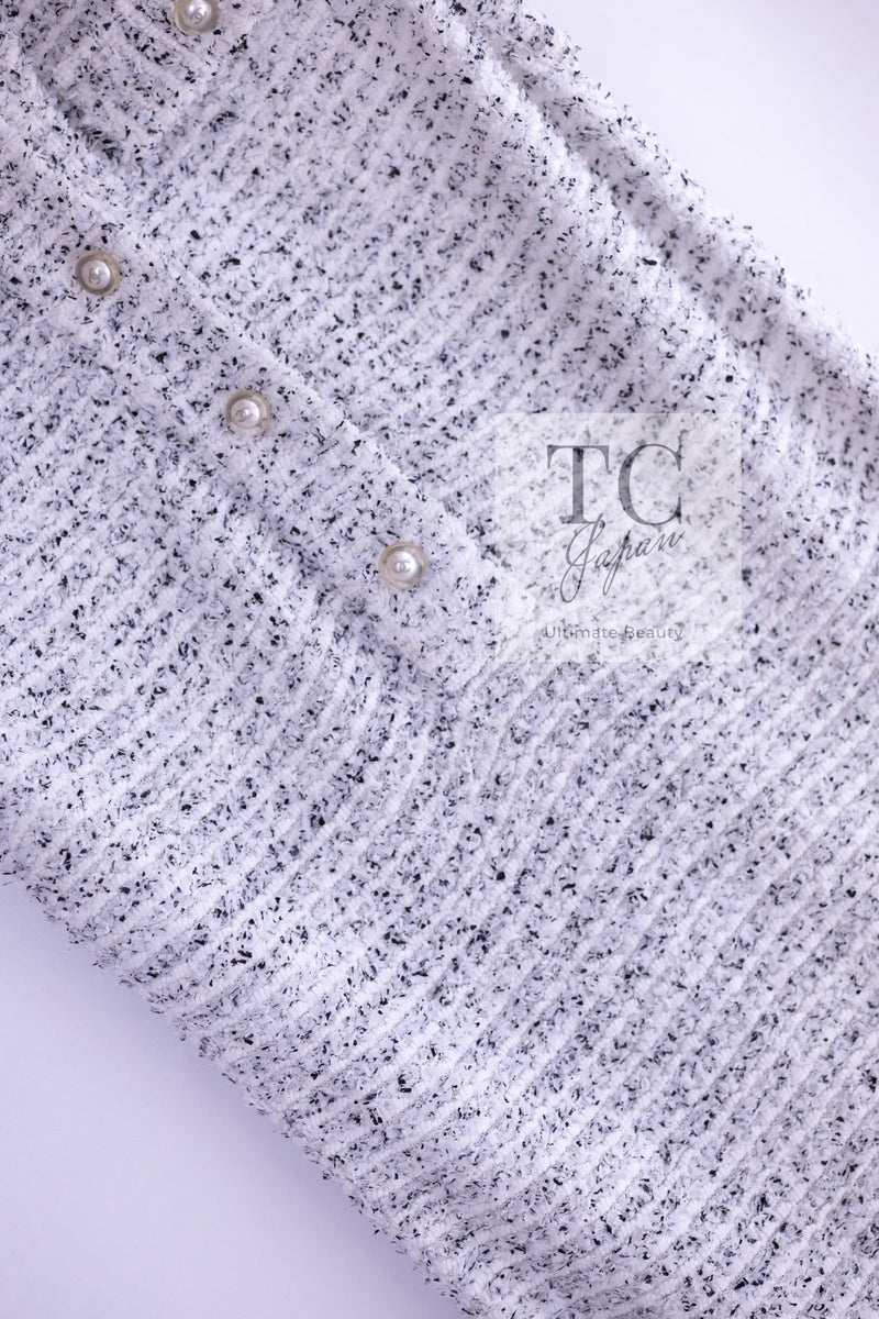 CHANEL 16PS White Gray Sleeveless CC Buttons Stretch Knit Dress 36 シャネル ホワイト グレー ストレッチ ノースリーブ CC ボタン ニット ワンピース 即発
