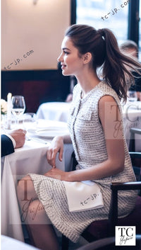 CHANEL 16PS White Gray Sleeveless CC Buttons Stretch Knit Dress 36 シャネル ホワイト グレー ストレッチ ノースリーブ CC ボタン ニット ワンピース 即発 - TC JAPAN