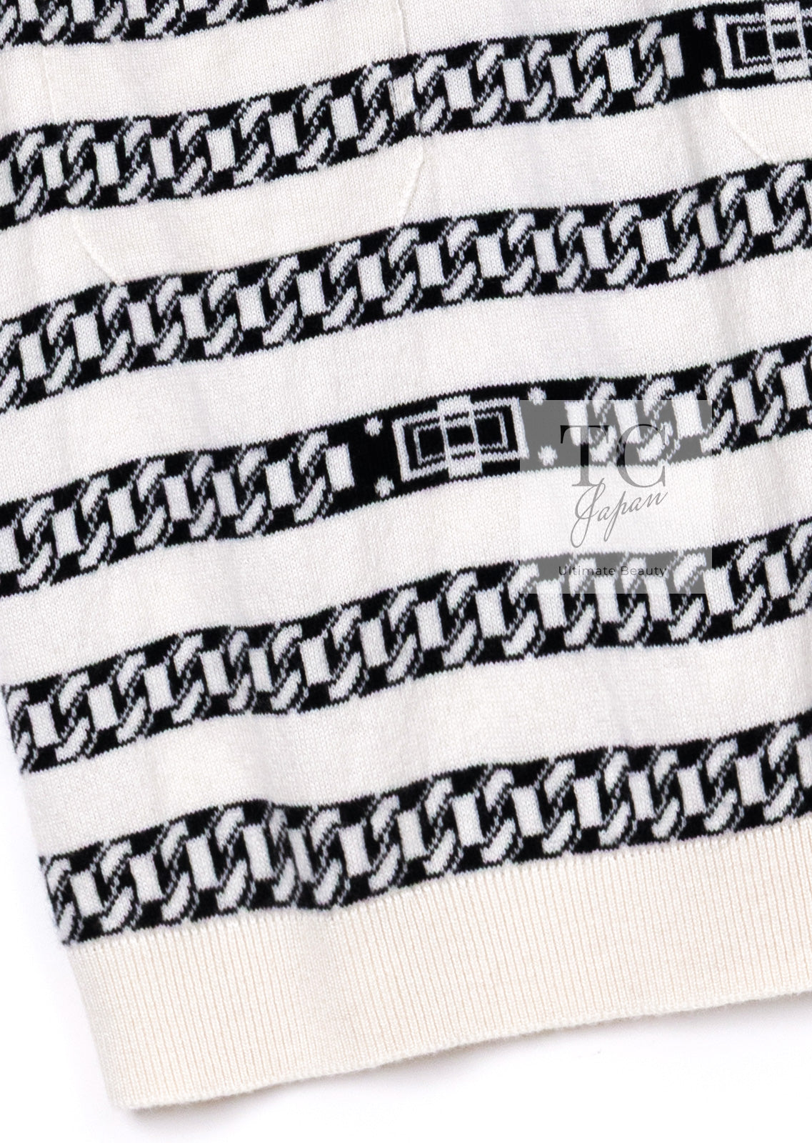 CHANEL 17PS Ivory Black Chain Turn Lock Pattern Cashmere Knit Dress 36 シャネル アイボリー ブラック チェーン & ターンロック 柄 カシミヤ ニット ワンピース 即発