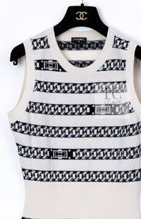 CHANEL 17PS Ivory Black Chain Turn Lock Pattern Cashmere Knit Dress 36 シャネル アイボリー ブラック チェーン & ターンロック 柄 カシミヤ ニット ワンピース 即発