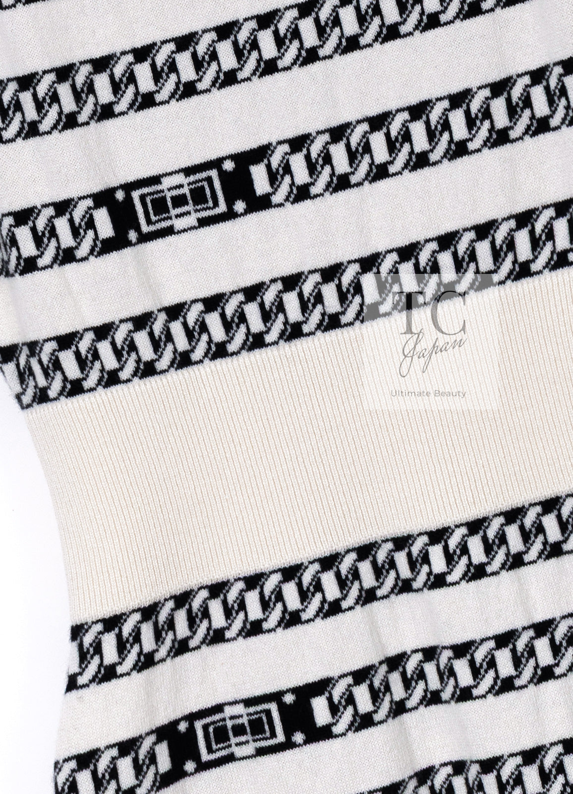 CHANEL 17PS Ivory Black Chain Turn Lock Pattern Cashmere Knit Dress 36 シャネル アイボリー ブラック チェーン & ターンロック 柄 カシミヤ ニット ワンピース 即発