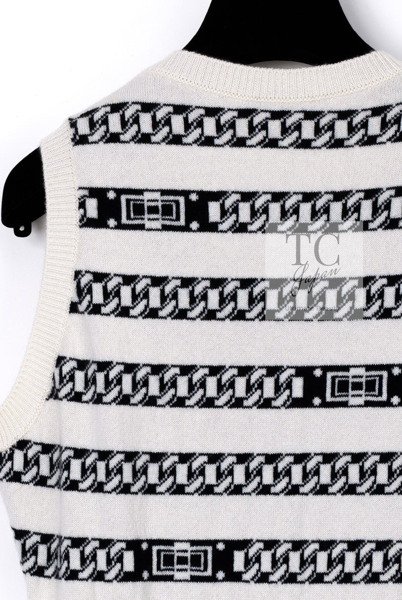 CHANEL 17PS Ivory Black Chain Turn Lock Pattern Cashmere Knit Dress 36 シャネル アイボリー ブラック チェーン & ターンロック 柄 カシミヤ ニット ワンピース 即発