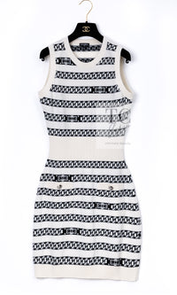 CHANEL 17PS Ivory Black Chain Turn Lock Pattern Cashmere Knit Dress 36 シャネル アイボリー ブラック チェーン & ターンロック 柄 カシミヤ ニット ワンピース 即発