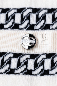 CHANEL 17PS Ivory Black Chain Turn Lock Pattern Cashmere Knit Dress 36 シャネル アイボリー ブラック チェーン & ターンロック 柄 カシミヤ ニット ワンピース 即発