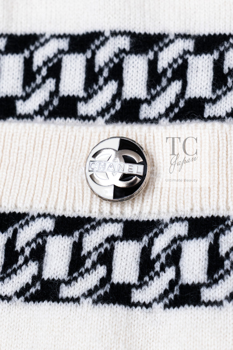CHANEL 17PS Ivory Black Chain Turn Lock Pattern Cashmere Knit Dress 36 シャネル アイボリー ブラック チェーン & ターンロック 柄 カシミヤ ニット ワンピース 即発