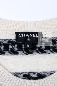 CHANEL 17PS Ivory Black Chain Turn Lock Pattern Cashmere Knit Dress 36 シャネル アイボリー ブラック チェーン & ターンロック 柄 カシミヤ ニット ワンピース 即発