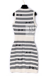 CHANEL 17PS Ivory Black Chain Turn Lock Pattern Cashmere Knit Dress 36 シャネル アイボリー ブラック チェーン & ターンロック 柄 カシミヤ ニット ワンピース 即発