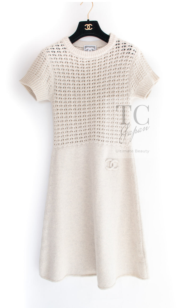 CHANEL 09A Beige Wool Cashmere CC Logo Knit Dress 34 シャネル ベージュ ウール カシミア CC ロゴ ニット ワンピース 即発