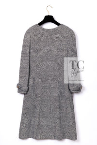 CHANEL 12PF Paris Bombay Black White Metallic Tweed Dress 38 シャネル ブラック ホワイト メタリック ツイード ワンピース 即発