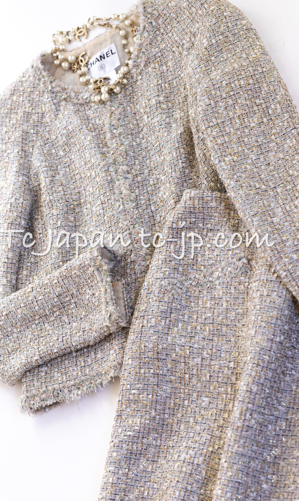 シャネル ジャケット スーツ CHANEL ベージュ ゴールド メタリック ルサージュ ツイード スカート 05S Beige Gold Silver  Metallic Tweed Jacket Skirt Suit – TC JAPAN