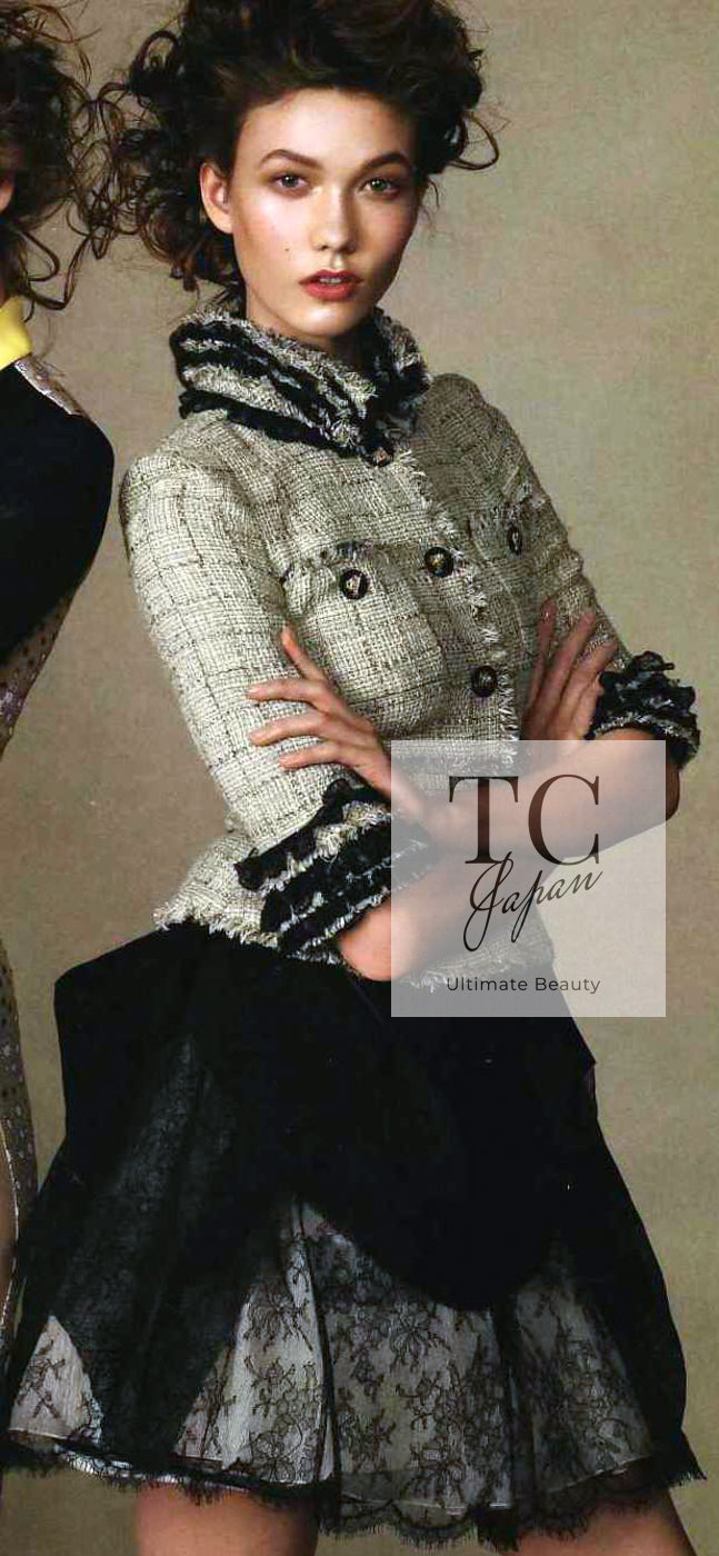CHANEL 10S Beige & Black Frilled Tweed Jacket