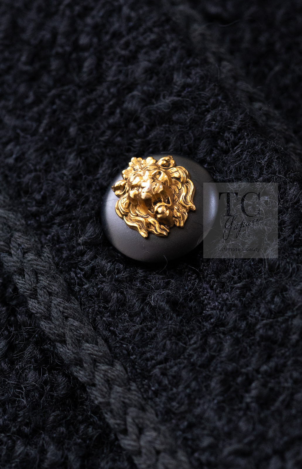 CHANEL Vintage Black Lion Buttons Tweed Jacket Skirt Suit 36 38 シャネル ヴィンテージ ブラック ライオンボタン ツイード ジャケット スカート スーツ 即発