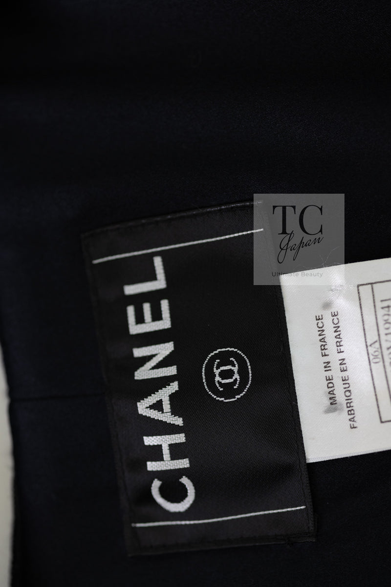 CHANEL 06A Black Wool Silk Ribbon Collarless Jacket Skirt Suit Audrey Hepburn 34 36 シャネル ブラック ウール シルク リボン ノーカラー オードリー ヘップバーン ジャケット スカート スーツ 即発