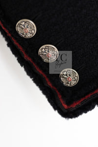 CHANEL 09PF Black Red Trim Moscow Wool Tweed Jacket Skirt Suit 38 シャネル ブラック レッド トリム ロマノフ ウール ツイード ジャケット スカート スーツ 即発
