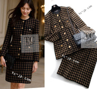 CHANEL 90A Vintage Brown Beige Houndstooth CC Logo Perfume Bottle Wool Tweed Jacket Skirt Suit 36 シャネル ヴィンテージ ブラウン ベージュ CC ロゴ 香水ボトル ボタン ウール ツイード ジャケット スカート スーツ 即発 - TC JAPAN