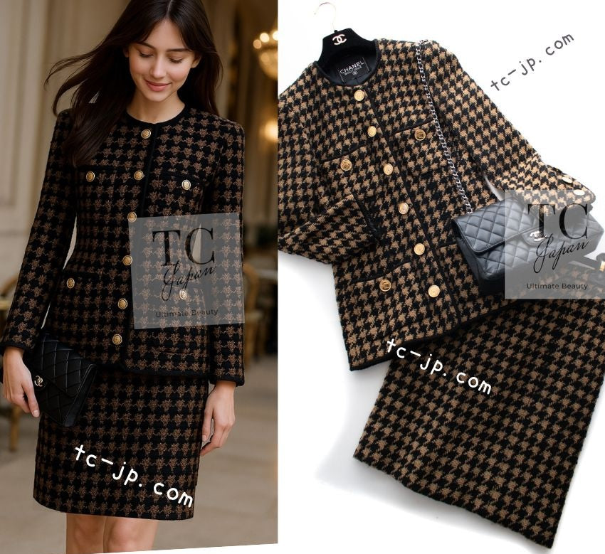 CHANEL 90A Vintage Brown Beige Houndstooth CC Logo Perfume Bottle Wool Tweed Jacket Skirt Suit 36 シャネル ヴィンテージ ブラウン ベージュ CC ロゴ 香水ボトル ボタン ウール ツイード ジャケット スカート スーツ 即発 - TC JAPAN