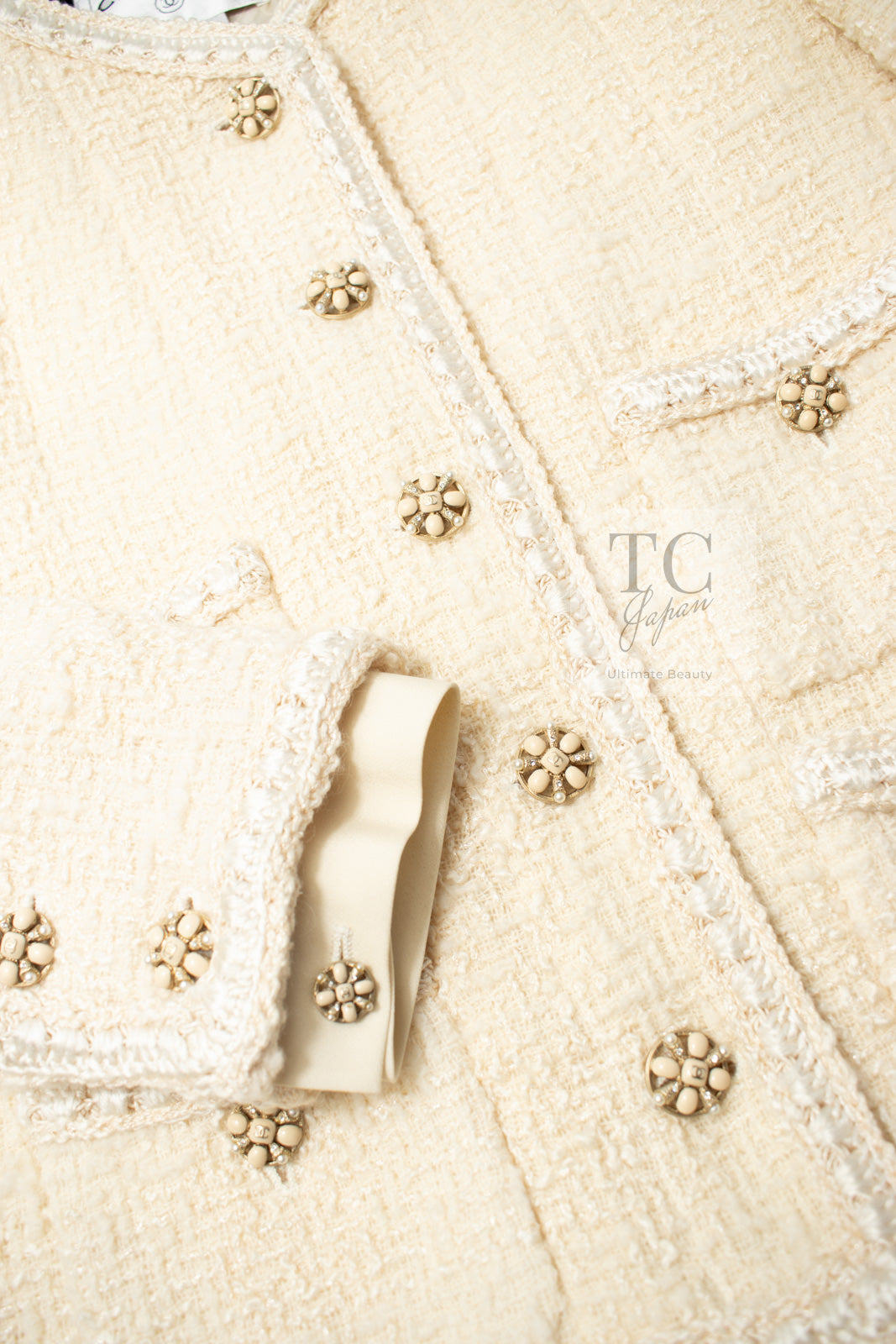 CHANEL 06PF Creme Ivory Wool Mohair Silk Gripoix Tweed Jacket Skirt Suit 34 36 シャネル クリーム アイボリー ウール モヘア シルク グリポワ宝石ボタン ツイード ジャケット スカート スーツ 即発