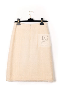 CHANEL 06PF Creme Ivory Wool Mohair Silk Gripoix Tweed Jacket Skirt Suit 34 36 シャネル クリーム アイボリー ウール モヘア シルク グリポワ宝石ボタン ツイード ジャケット スカート スーツ 即発