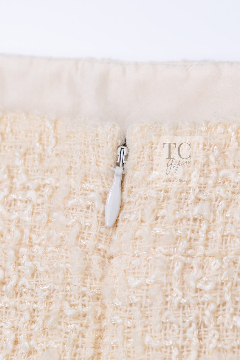 CHANEL 06PF Creme Ivory Wool Mohair Silk Gripoix Tweed Jacket Skirt Suit 34 36 シャネル クリーム アイボリー ウール モヘア シルク グリポワ宝石ボタン ツイード ジャケット スカート スーツ 即発